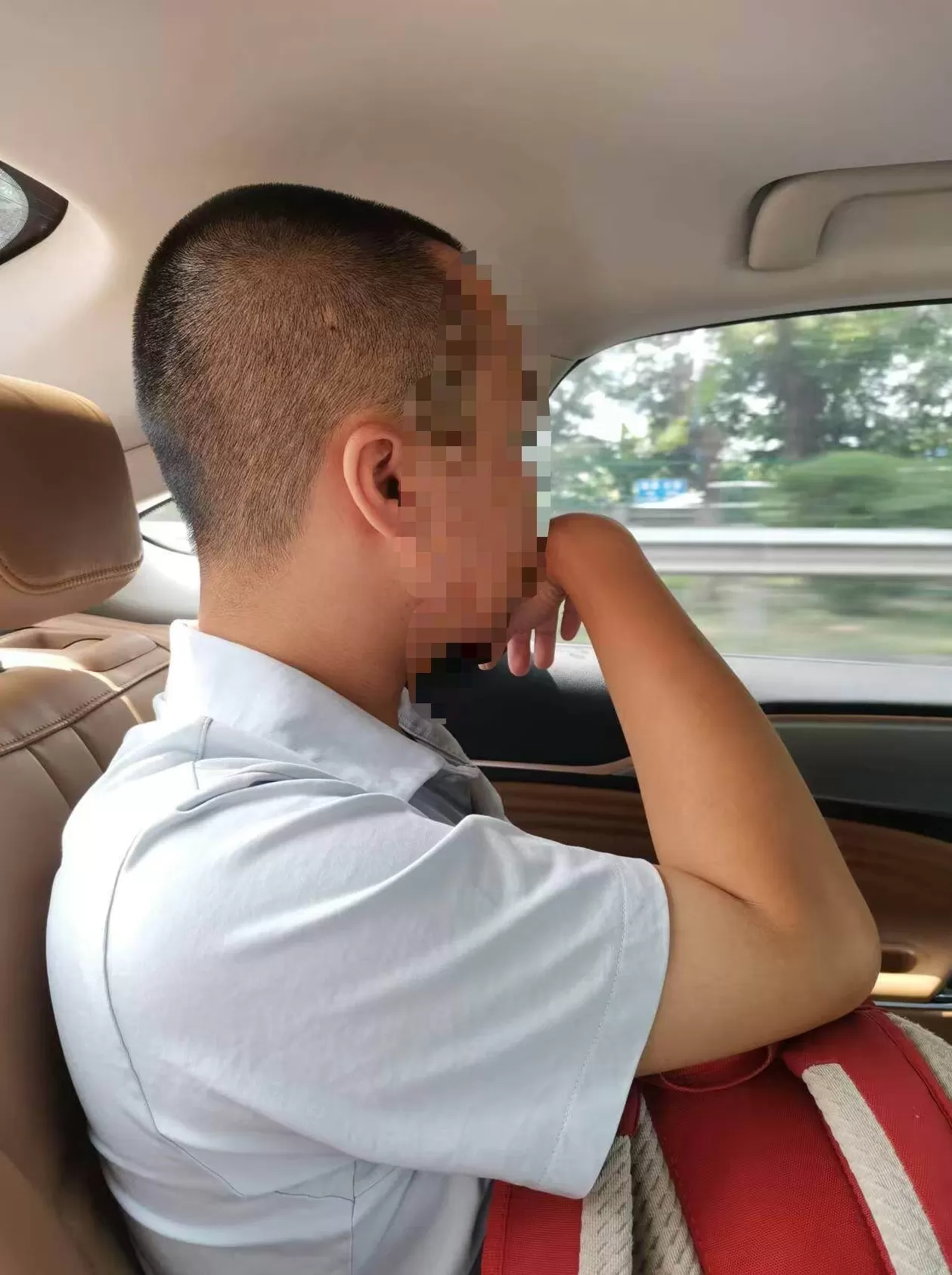 被劝退的孤独症少年已顺利入学,家长:目前孩子一切都好-第4张图片- 被劝退的孤独症少年已顺利入学,家长:目前孩子一切都好-第4张图片-