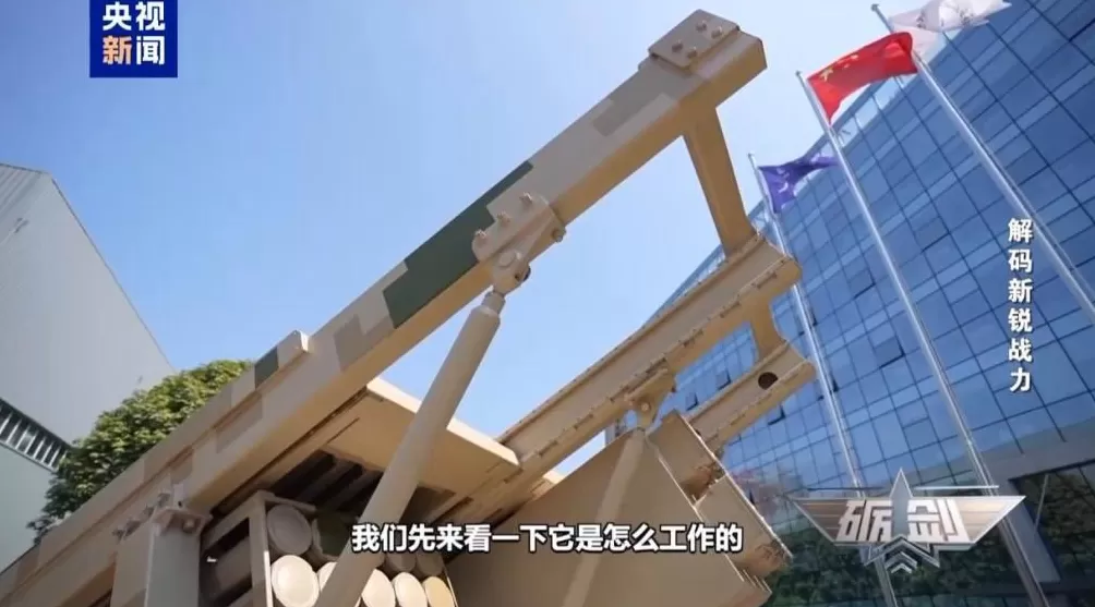 3分钟内完成40发火箭弹装填多角度展示SR5型火箭炮-第3张图片-
