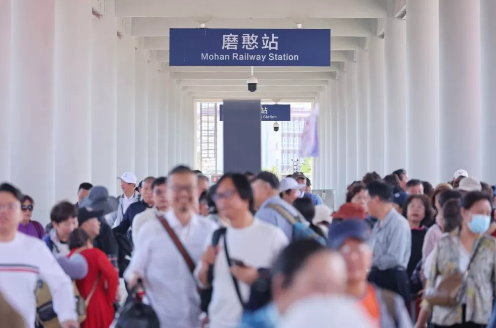 中老铁路开行旅客列车超8万列，发送旅客超5900万人次-第1张图片-