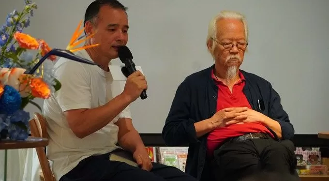 诗人多多参加自己的新书发布会，除了“怼人”不发一言-第2张图片-