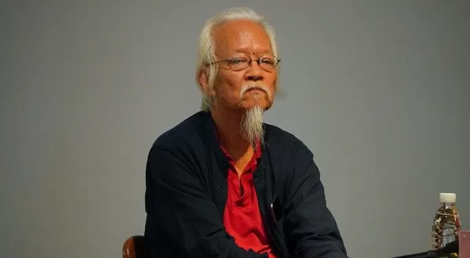 诗人多多参加自己的新书发布会，除了“怼人”不发一言-第4张图片-