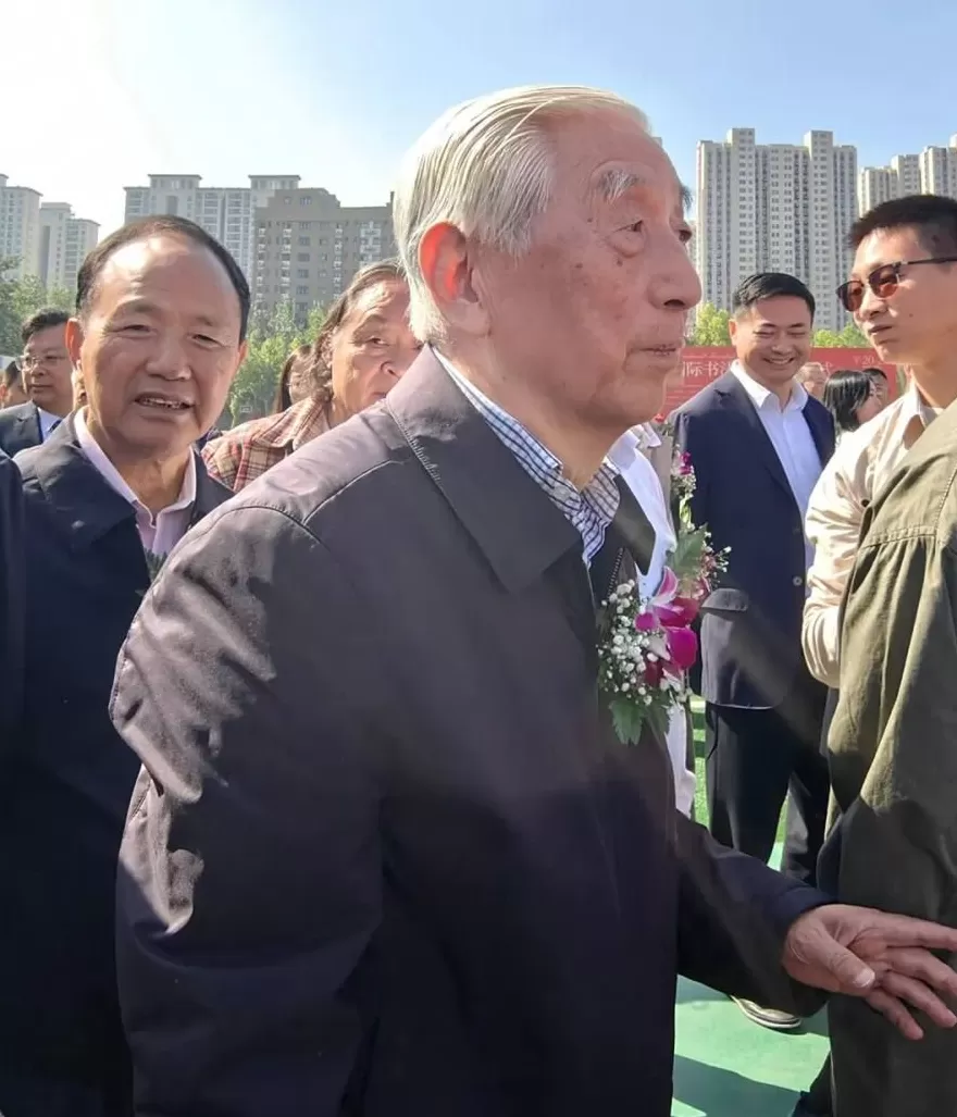 第二届国际书法嘉年华在洛阳开幕，200位书法家与机器人同场“竞技”-第8张图片-