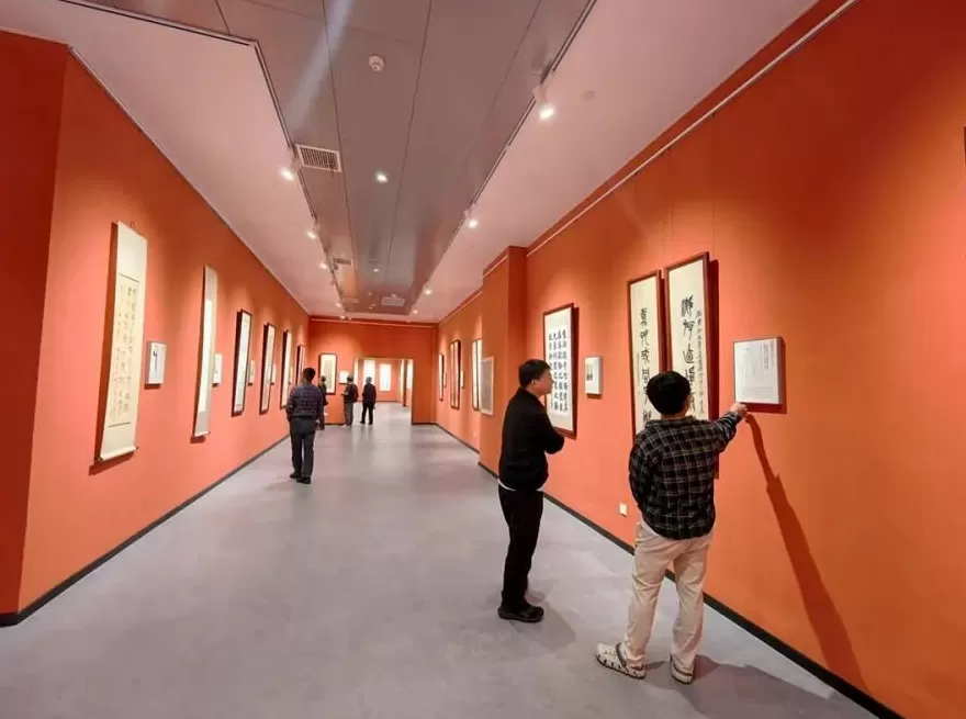 第二届国际书法嘉年华在洛阳开幕，200位书法家与机器人同场“竞技”-第6张图片-