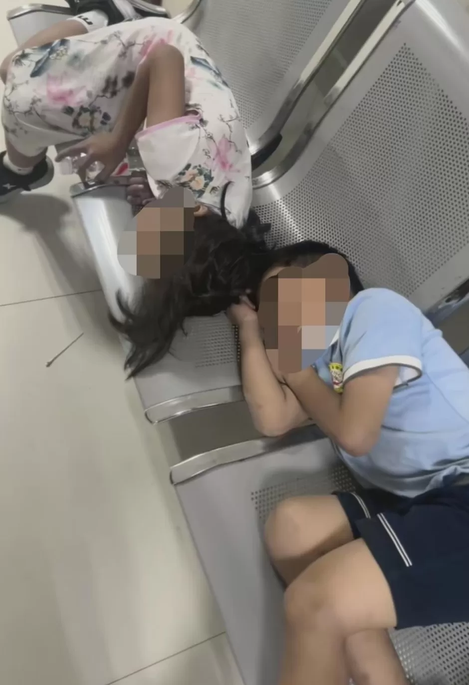 贵州习水多名小孩食用蛋糕店食品后上吐下泻入院治疗当地政府要求家长删除相关视频-第1张图片-