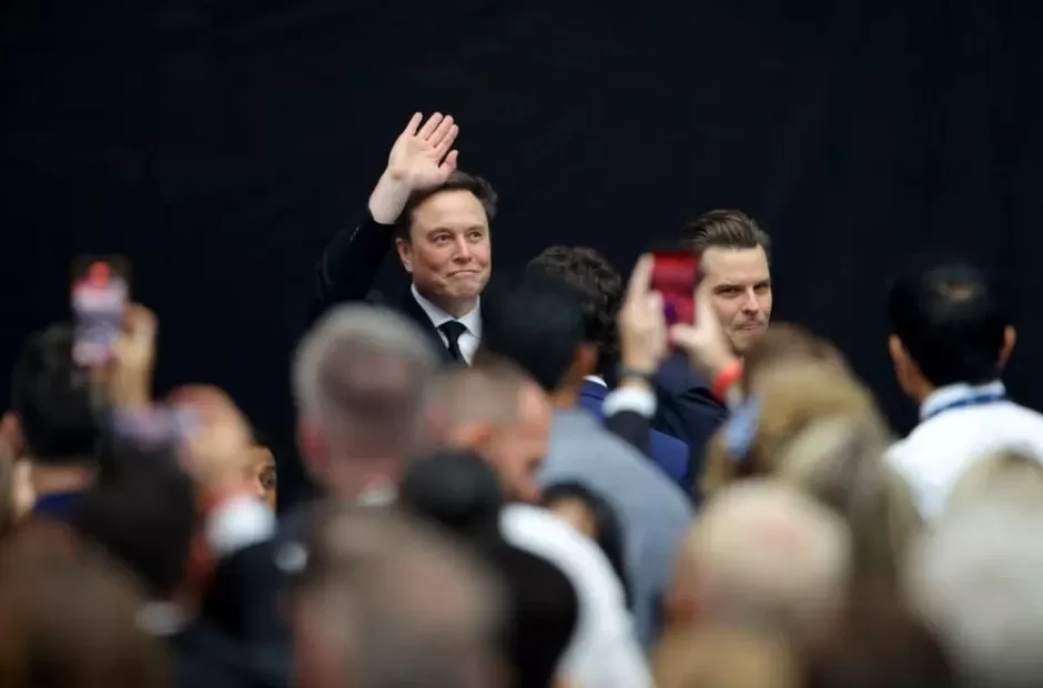 马斯克和特朗普在追悼会上重逢,握手聊天似“破冰”,却也引发争议-第2张图片- 马斯克和特朗普在追悼会上重逢,握手聊天似“破冰”,却也引发争议-第2张图片-