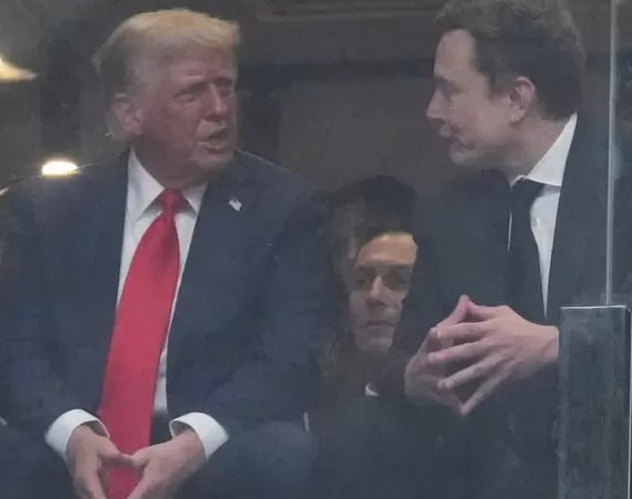 查理·柯克追悼会举行，特朗普暗示“激进左翼”应对刺杀负责-第2张图片-