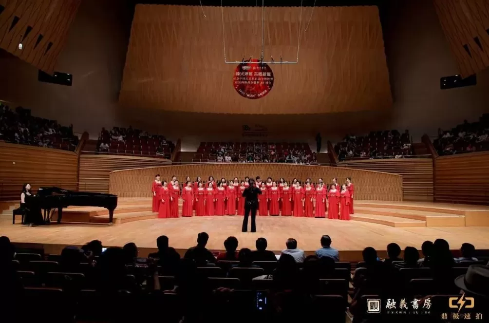 回首烽火路,上海市民以歌声致敬抗战胜利80周年-第2张图片- 回首烽火路,上海市民以歌声致敬抗战胜利80周年-第2张图片-