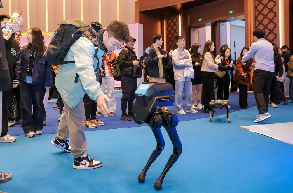 直抵高校、读懂专业,深度匹配城市、产业所需:看深圳如何精准带岗入沪-第2张图片- 直抵高校、读懂专业,深度匹配城市、产业所需:看深圳如何精准带岗入沪-第2张图片-