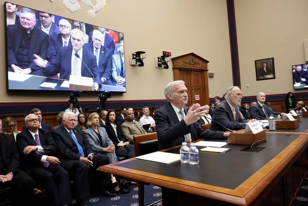 澎湃思想周报|伯克利上演卡夫卡式寓言;AI泡沫在破裂?-第1张图片- 澎湃思想周报|伯克利上演卡夫卡式寓言;AI泡沫在破裂?-第1张图片-