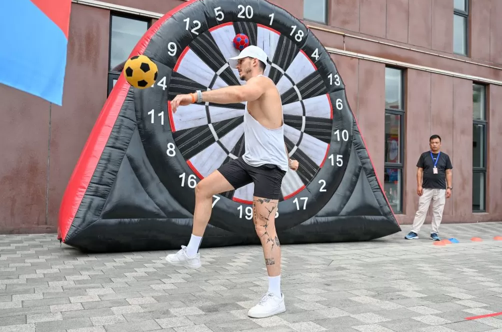 魔都眼︱国际家庭日：踢球跳舞攀岩，中外友人乐享运动派对-第1张图片-