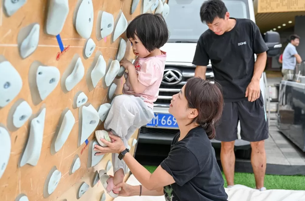 魔都眼︱国际家庭日：踢球跳舞攀岩，中外友人乐享运动派对-第6张图片-