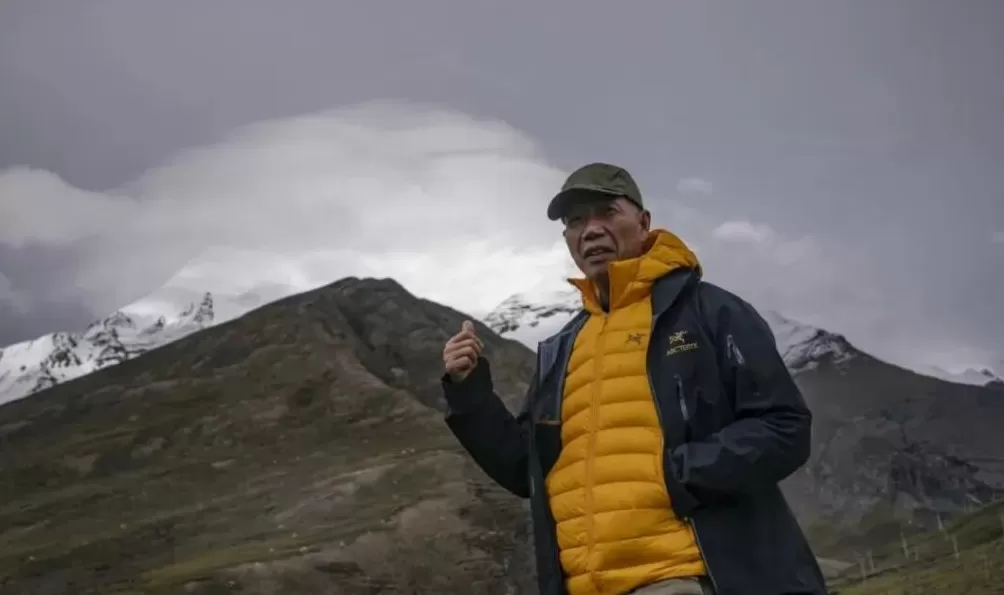 网友谴责蔡国强喜马拉雅山烟花秀，“误入”歌手蔡国庆评论区：为什么放烟花？好好唱歌不行吗？-第2张图片-