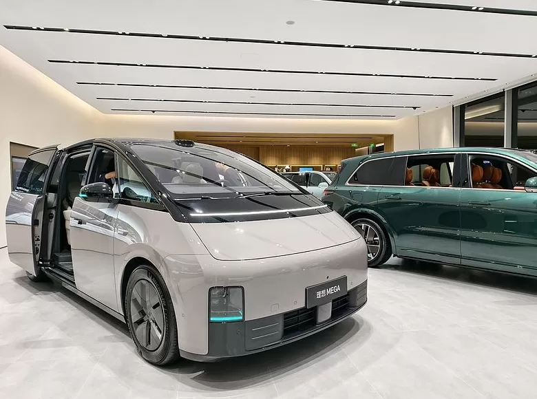 刻意丑化理想MEGA车型，一自媒体被判赔12万元-第3张图片-