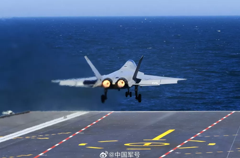 第1现场｜高清大图！看歼-35电磁弹射离舰瞬间-第1张图片-