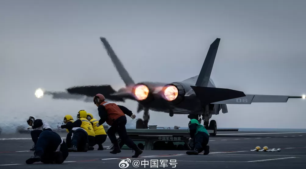 第1现场｜航母style再现！看三型舰载机首次弹射起飞-第2张图片-