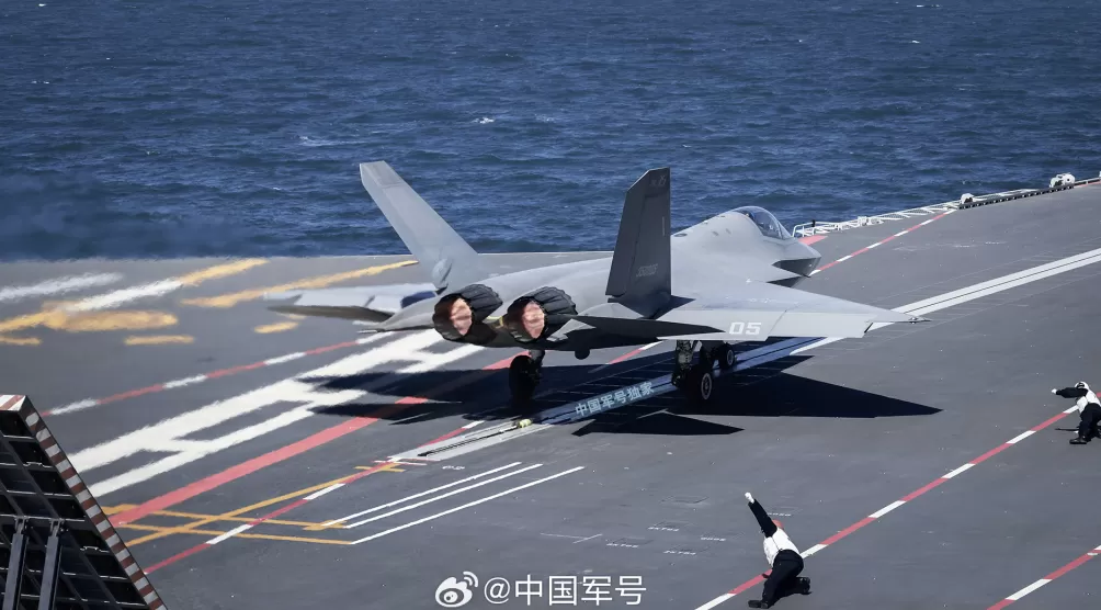 第1现场｜航母style再现！看三型舰载机首次弹射起飞-第3张图片-