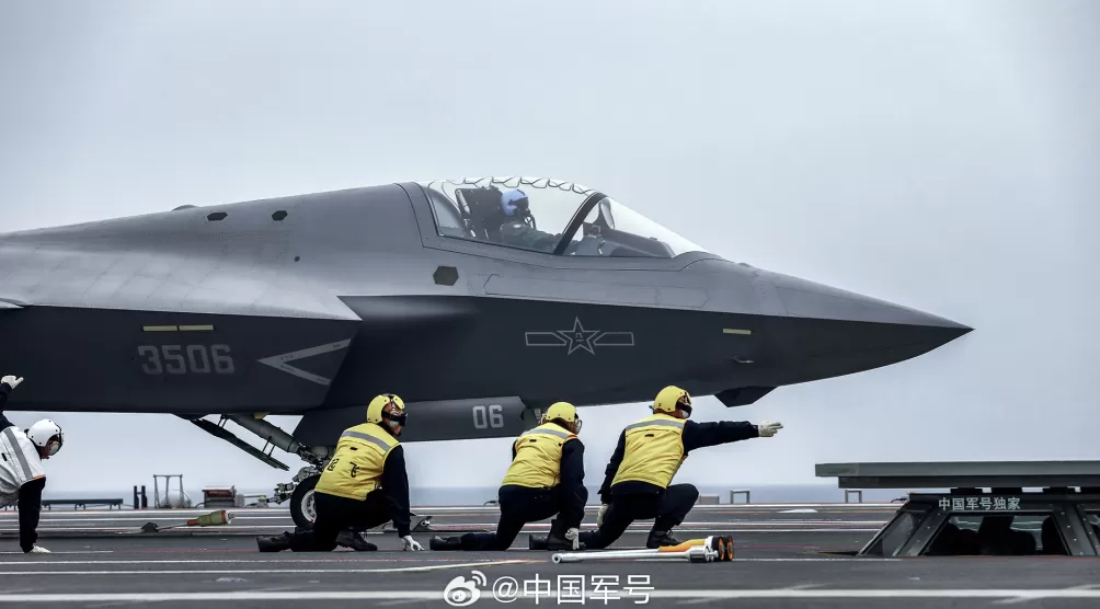 第1现场｜航母style再现！看三型舰载机首次弹射起飞-第4张图片-