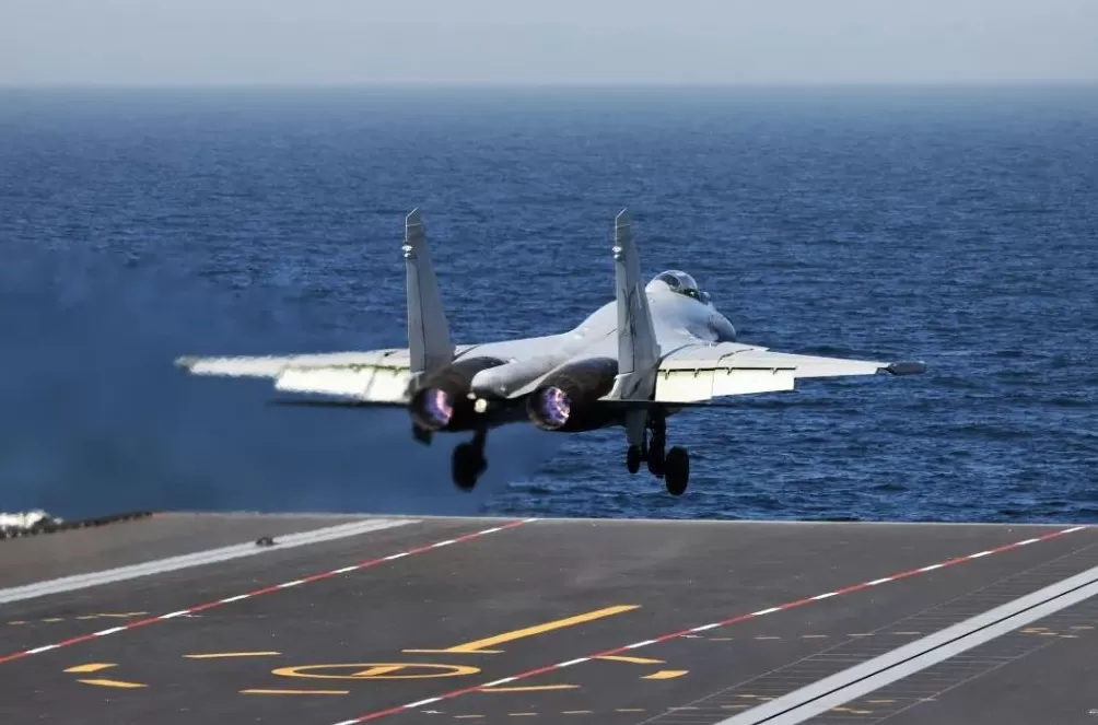 第1现场｜航母style再现！看三型舰载机首次弹射起飞-第7张图片-
