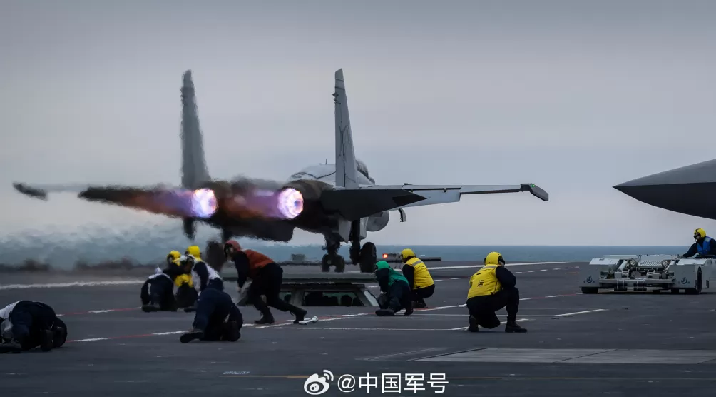 第1现场｜航母style再现！看三型舰载机首次弹射起飞-第9张图片-
