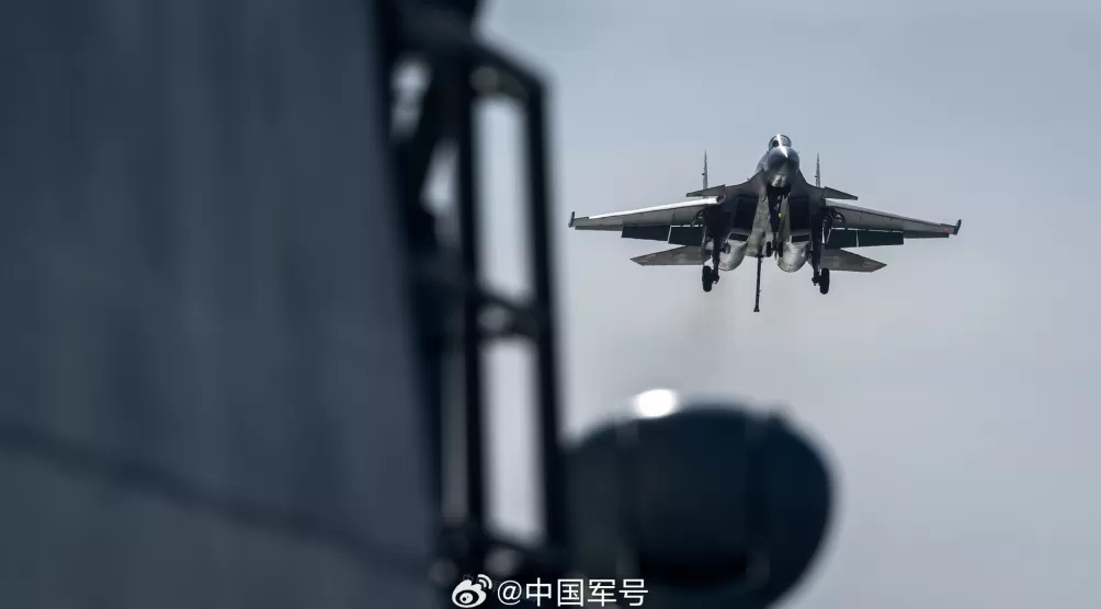 第1现场｜航母style再现！看三型舰载机首次弹射起飞-第10张图片-