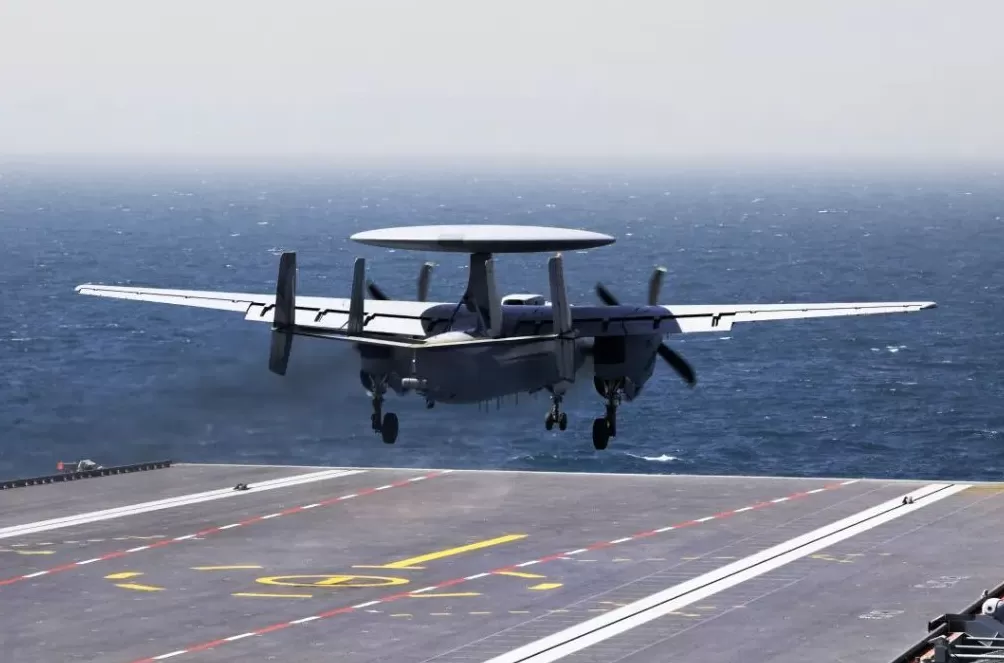 第1现场｜航母style再现！看三型舰载机首次弹射起飞-第13张图片-