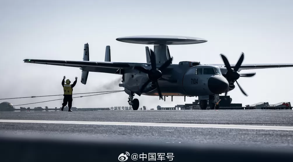 第1现场｜航母style再现！看三型舰载机首次弹射起飞-第17张图片-