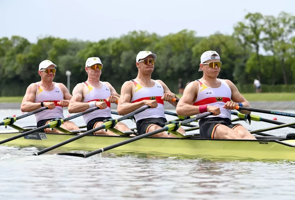 赛艇世锦赛工作日热度依旧，美国观众一家三口相约决赛再来-第2张图片-