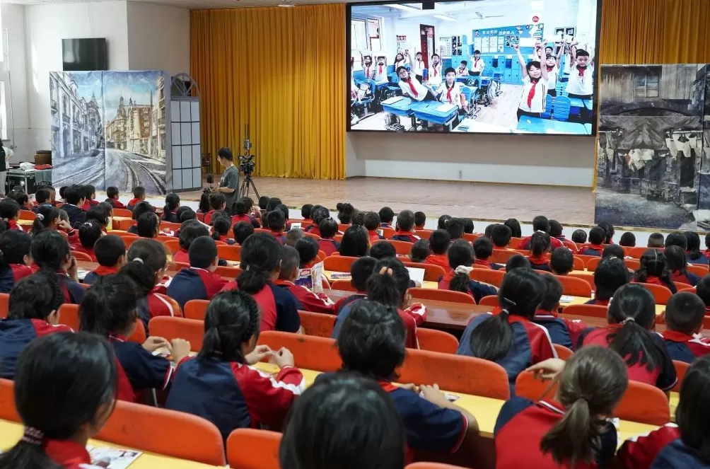 沪喀同心丨上海木偶剧团在新疆：让红色文化“润”入童心-第2张图片-