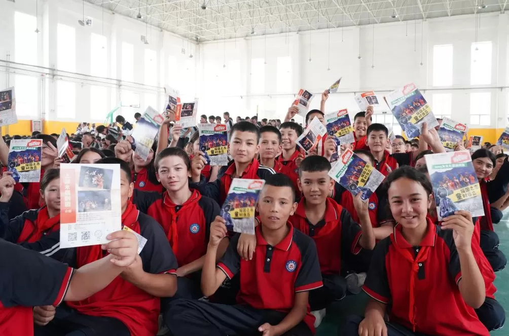 沪喀同心丨上海木偶剧团在新疆：让红色文化“润”入童心-第4张图片-