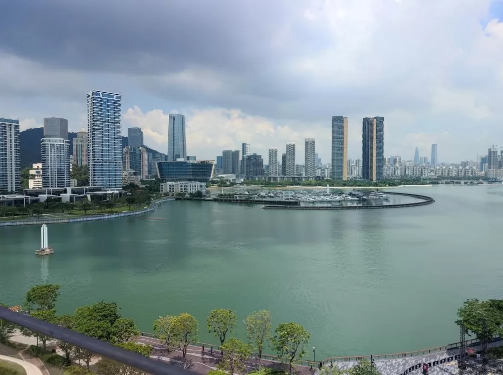 防御台风“桦加沙”，深圳全市停课、机场停航、铁路停运-第1张图片-