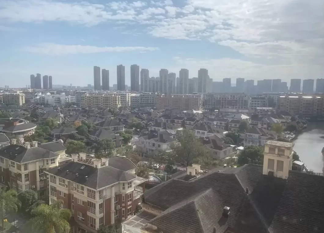 业主私挖地下室导致河道被挖通，地下车库被淹？温州龙港回应：正在勘验调查-第1张图片-