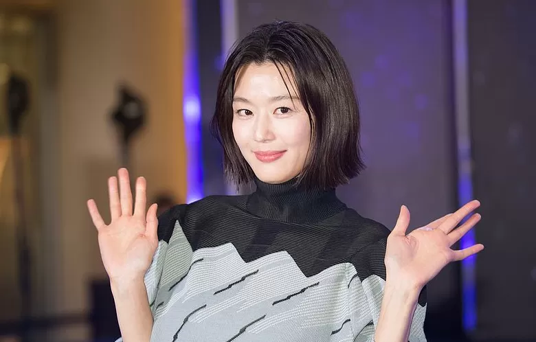 路易威登、海蓝之谜等多个品牌撤下全智贤代言广告,后者主演韩剧引发争议-第1张图片- 路易威登、海蓝之谜等多个品牌撤下全智贤代言广告,后者主演韩剧引发争议-第1张图片-