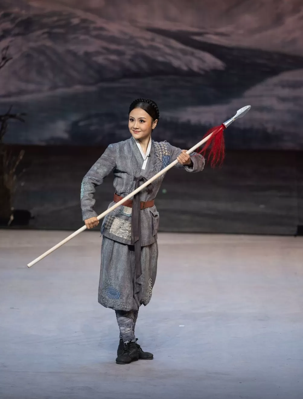 现代京剧《北国红菇娘》：一部烽火中的女性史诗-第8张图片-