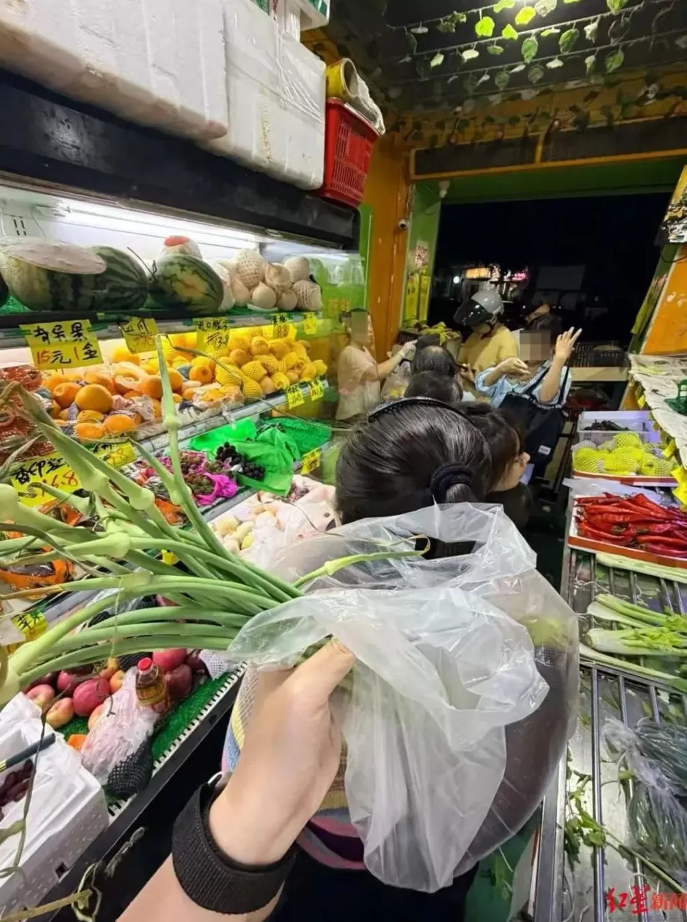 超强台风来袭，广东过半城市已宣布“五停”，市民囤物资、贴窗户、备充电宝-第2张图片-