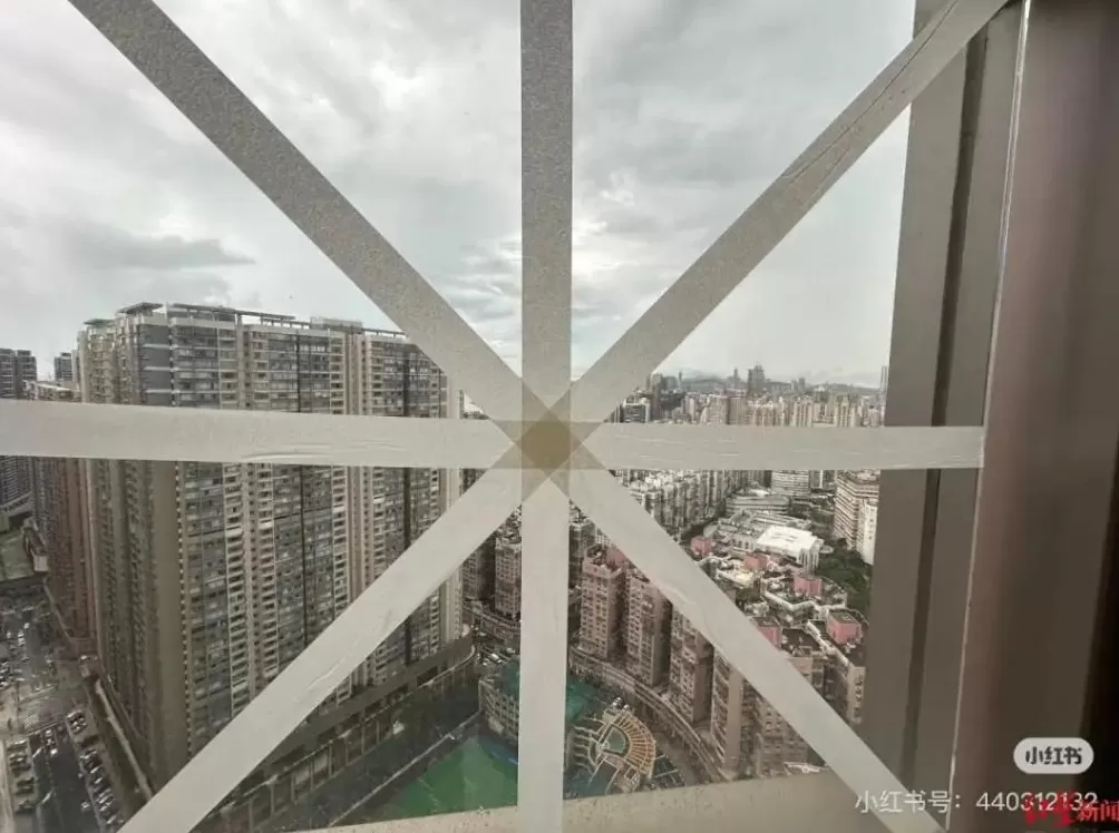 超强台风来袭，广东过半城市已宣布“五停”，市民囤物资、贴窗户、备充电宝-第1张图片-