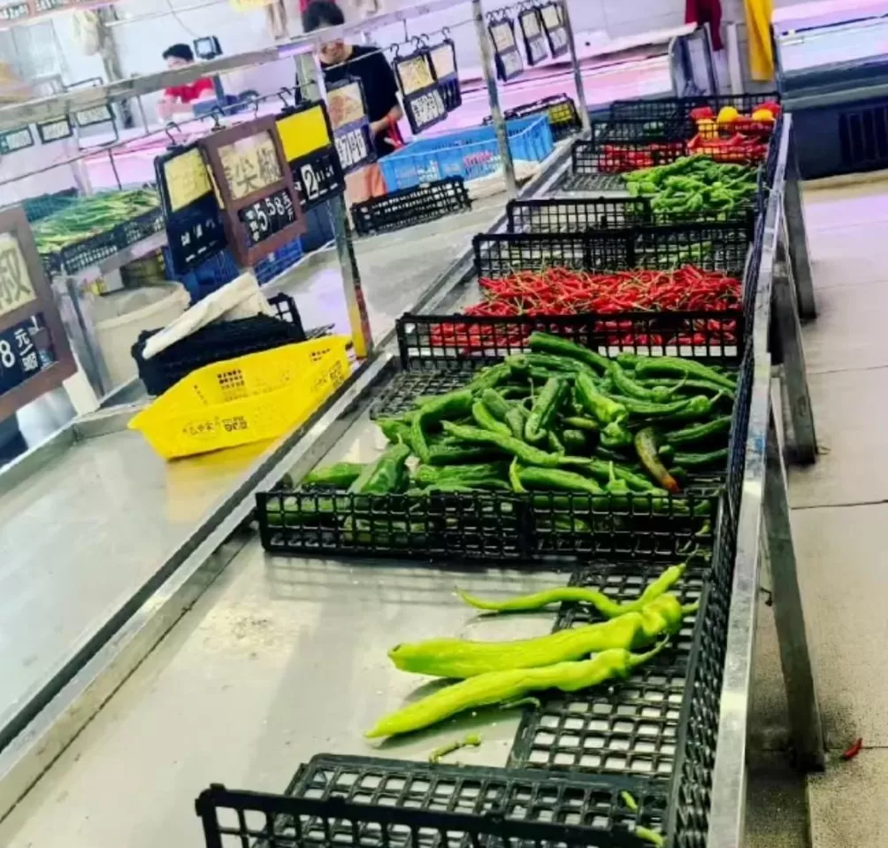 企鹅变“拴Q”、汽车被五花大绑、商超剩下辣椒,广东多地提醒无需过度囤货-第10张图片- 企鹅变“拴Q”、汽车被五花大绑、商超剩下辣椒,广东多地提醒无需过度囤货-第10张图片-