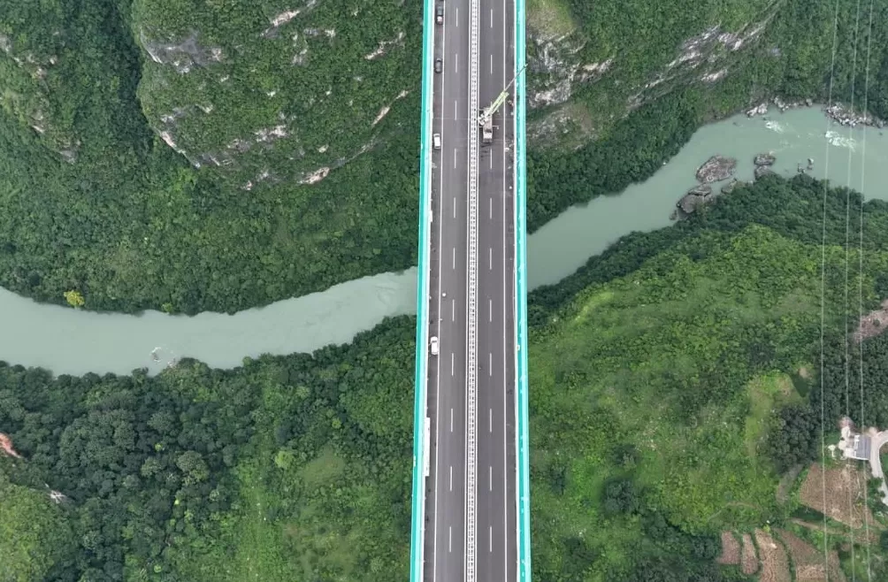 天堑变通途！一群普通人创造人间奇迹：我们在地球裂缝之上建“天桥”-第4张图片-