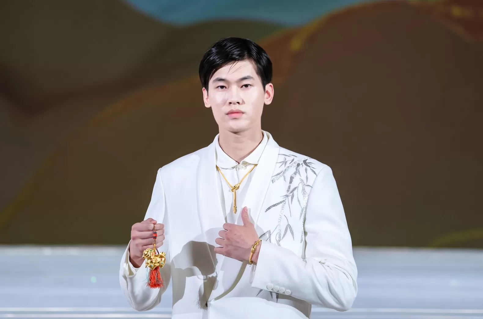 黄金钻石珍宝都赶中秋的趟|是日美好事物-第3张图片- 黄金钻石珍宝都赶中秋的趟|是日美好事物-第3张图片-