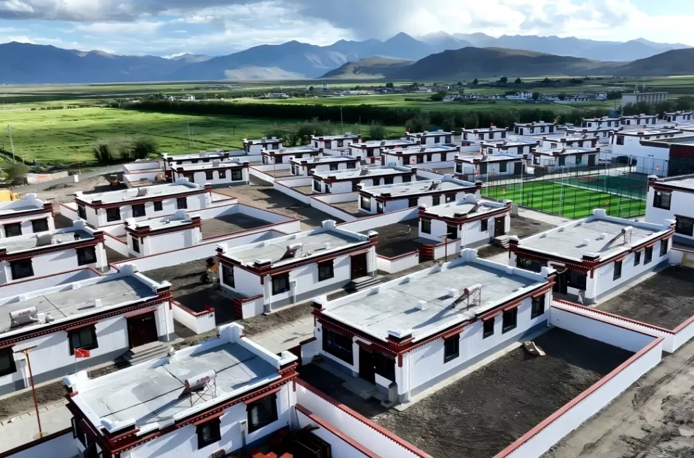 绿色节能变色玻璃、首发首展机器人技术……工博会首日有这些看点-第2张图片-