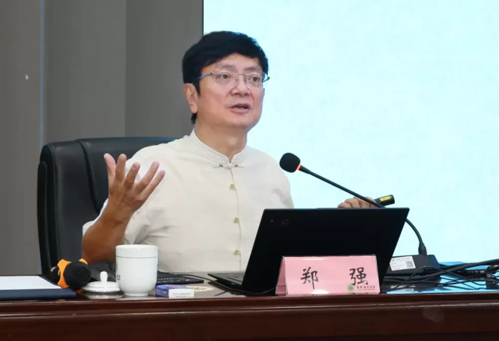 “网红教授”郑强在海南谈地方高校跨越式发展：结构重组与调整是首选路径-第1张图片-