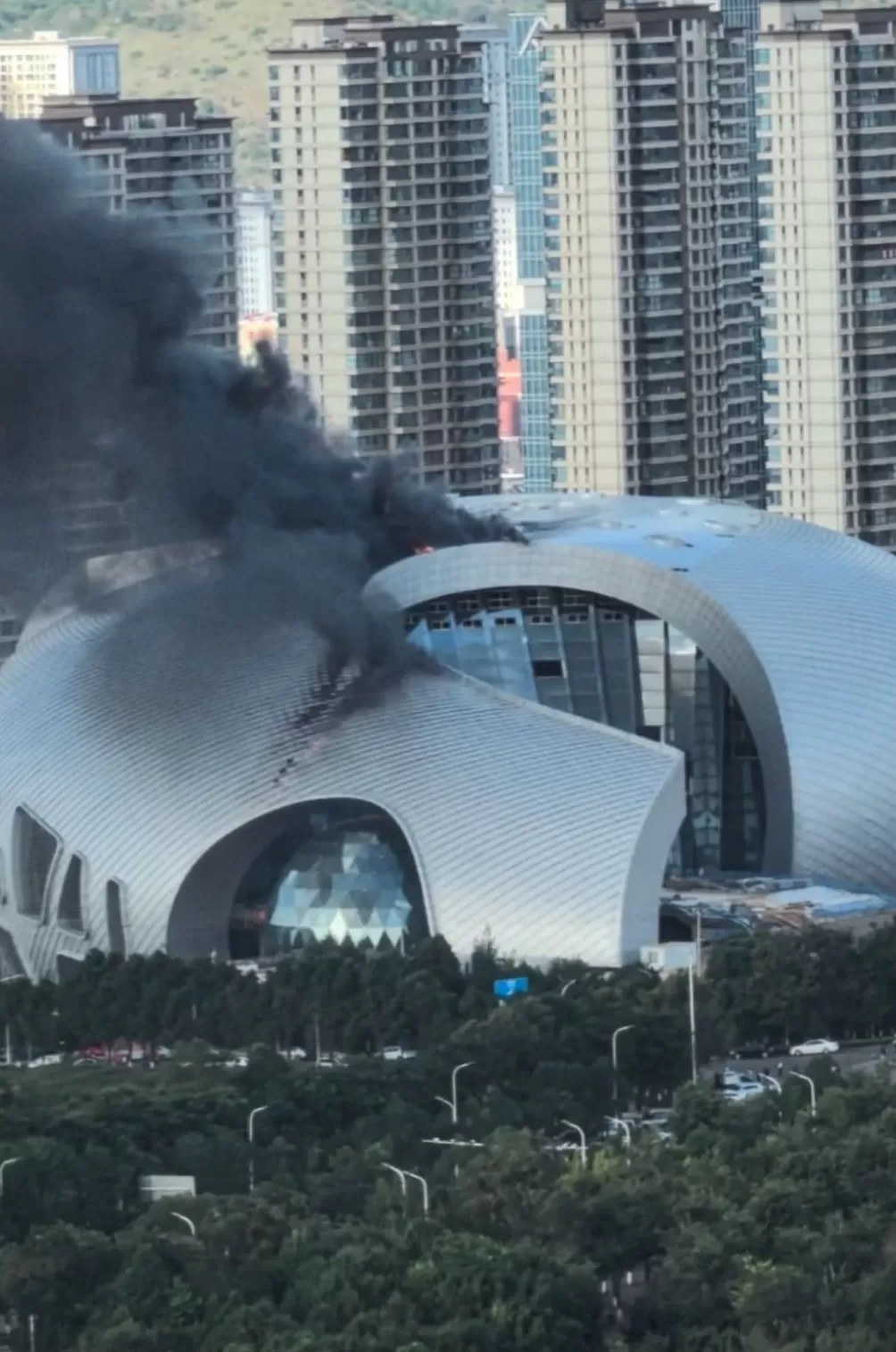 云南省科技馆在建新馆明火已扑灭：正调查起火原因和损失情况-第1张图片-