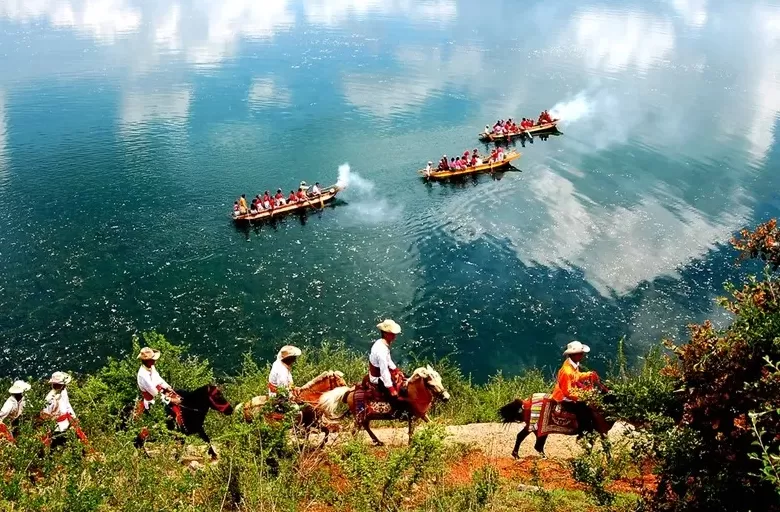 在泸沽湖转山转海，感受这片高原秘境的文化焕新-第13张图片-