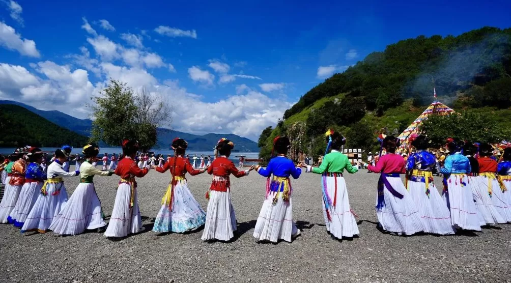 在泸沽湖转山转海，感受这片高原秘境的文化焕新-第14张图片-