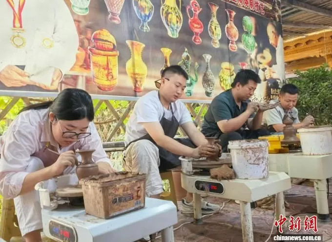 （砥砺奋进七十载天山南北谱华章）天山南北“特色村”绘就新疆乡村振兴新图景-第2张图片-