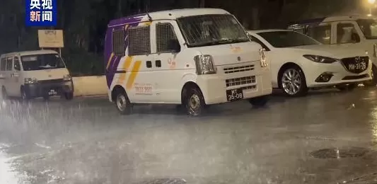 “桦加沙”来袭！香港、澳门发出最高级别热带气旋警告信号“十号风球”-第1张图片-