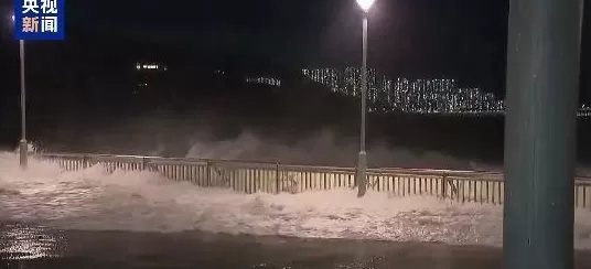 “桦加沙”来袭！香港、澳门发出最高级别热带气旋警告信号“十号风球”-第2张图片-