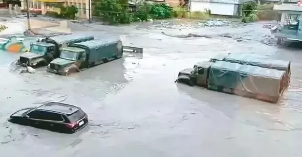 “桦加沙”环流过境，台湾花莲发生溃堤，底层民宅、街道全部消失-第1张图片-