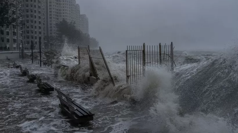 台风“桦加沙”预计今天登陆：已致台湾14死18伤，广东转移超100万人-第1张图片-