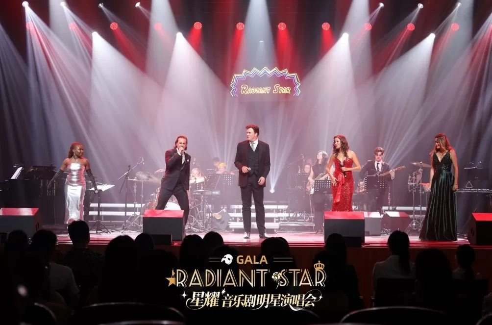 用演唱会的形式打开音乐剧，一夜听完经典金曲-第3张图片-