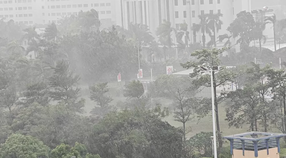 第1现场｜“风王”桦加沙来袭，港澳挂“十号风球”-第6张图片-